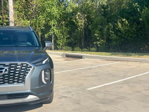 Used 2022 Hyundai Palisade Limited FWD image 3