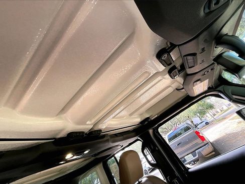 Used 2021 Jeep Wrangler Unlimited Rubicon image 23