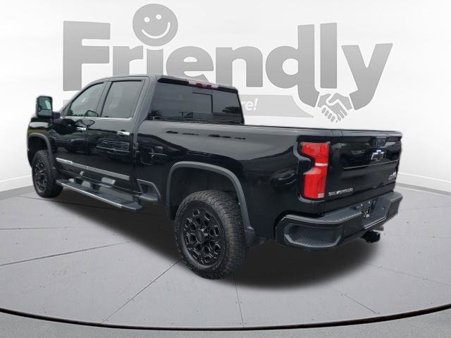 Used 2024 Chevrolet Silverado 3500 High Country w/ High Country Premium Package AWD/4WD image 3