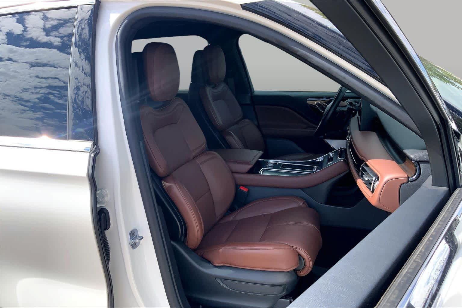 Certified 2025 Lincoln Aviator Reserve w/ Equipment Group 201A AWD/4WD image 9
