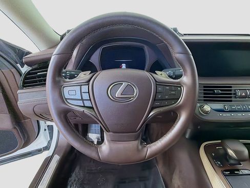 Used 2020 Lexus LS 500 RWD image 11