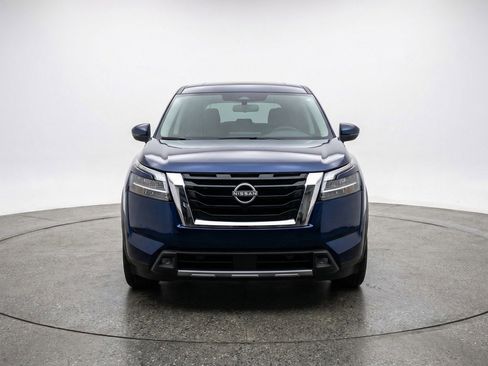 Used 2025 Nissan Pathfinder SV FWD image 2