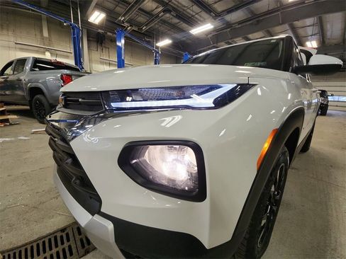 Certified 2023 Chevrolet TrailBlazer LT w/ Convenience Package image 29