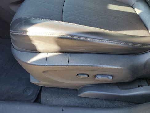 Used 2019 Chevrolet Trax LT w/ LT Convenience Package image 6