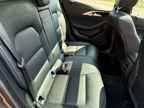 Used 2018 INFINITI QX30 Premium w/ Navigation Package image 18