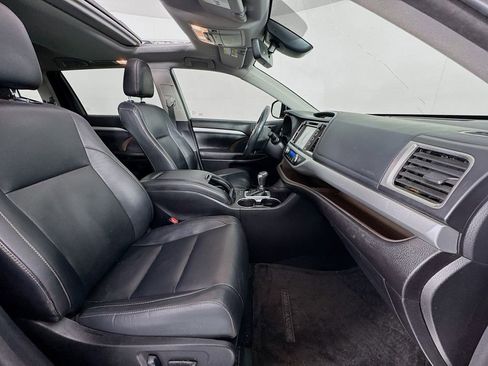 Used 2018 Toyota Highlander XLE image 39