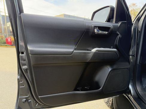 Certified 2023 Toyota Tacoma TRD Off-Road image 11