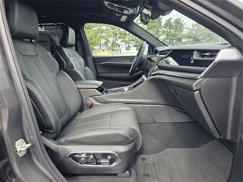 New 2023 Jeep Grand Cherokee Overland w/ Advanced Protech Group III image 15