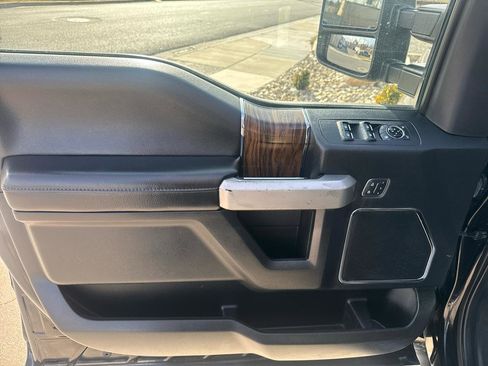 Used 2019 Ford F150 Lariat w/ Equipment Group 502A Luxury image 11