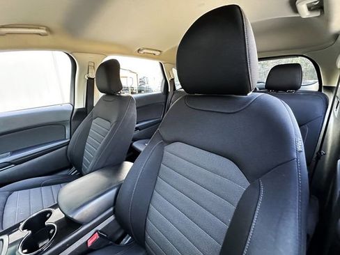 Used 2018 Ford Edge SE image 10
