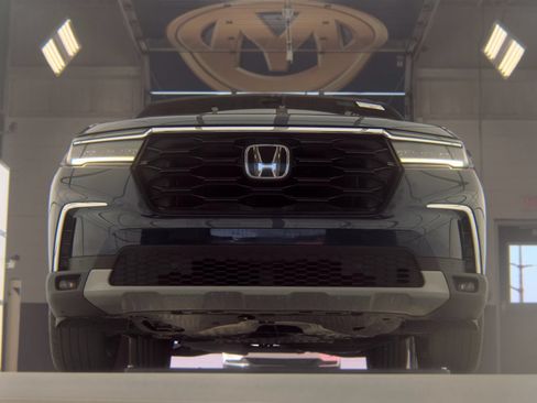 Used 2024 Honda Pilot Touring image 4