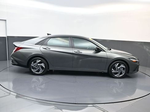 Certified 2025 Hyundai Elantra Sport FWD image 3