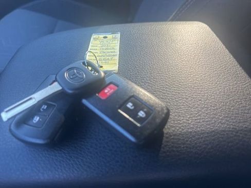 Used 2021 Toyota Tacoma TRD Off-Road w/ Technology Package image 15