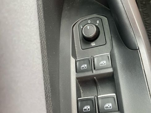 Used 2025 Volkswagen Jetta SE FWD image 13