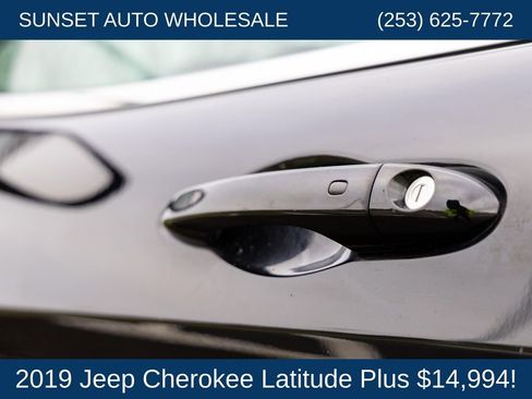 Used 2019 Jeep Cherokee Latitude Plus AWD/4WD image 36