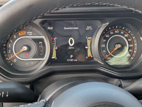 Used 2025 Jeep Wrangler Unlimited Rubicon AWD/4WD image 19