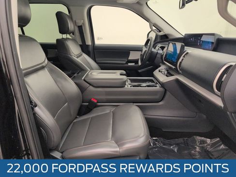 Used 2025 Ford Expedition Active RWD image 16