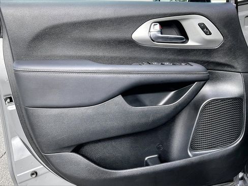 Used 2023 Chrysler Pacifica Limited w/ S Appearance Package image 27