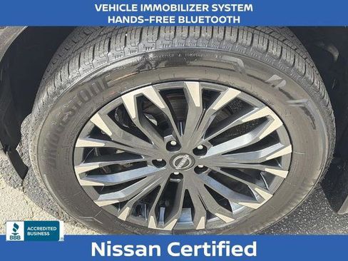 Certified 2025 Nissan Rogue Platinum AWD/4WD image 9