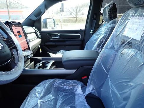 New 2026 RAM 1500 4x4 Crew Cab image 13