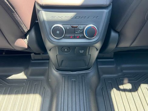 Used 2025 Ford Explorer Platinum w/ LUX Leather Package AWD/4WD image 25