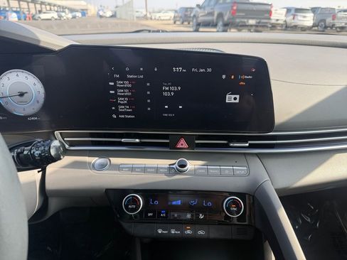 Used 2024 Hyundai Elantra SEL image 21