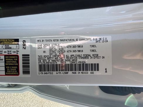 Used 2024 Toyota Tacoma TRD Off-Road image 28