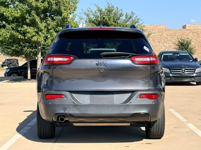 Used 2018 Jeep Cherokee Limited w/ Luxury Group FWD image 12