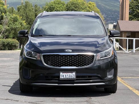 Used 2020 Kia Sedona EX FWD image 2