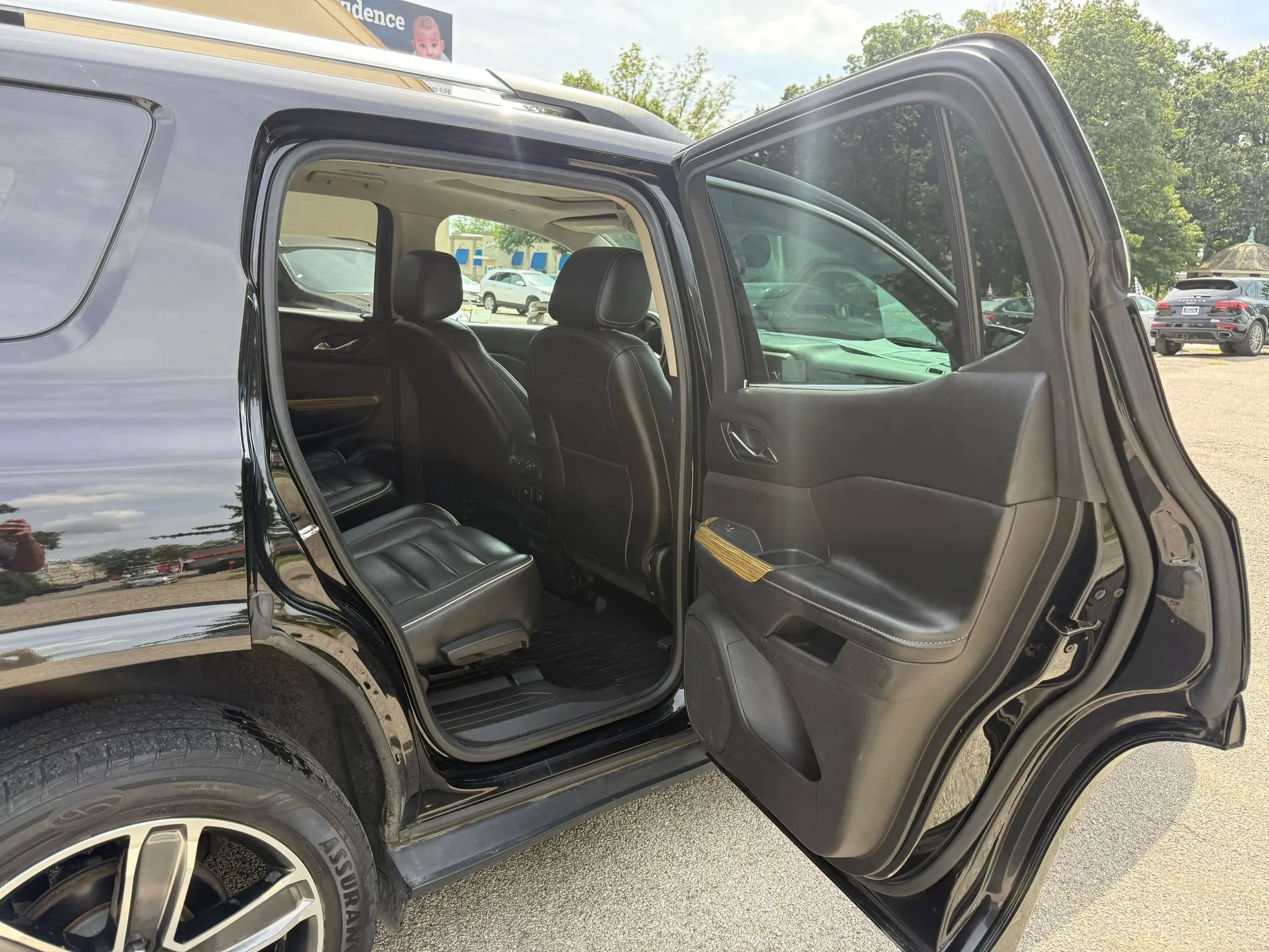 Used 2018 GMC Acadia Denali w/ Technology Package FWD image 16