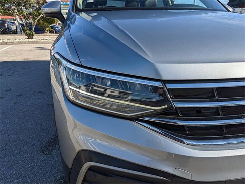Certified 2023 Volkswagen Tiguan SE w/ Panoramic Sunroof Package image 8