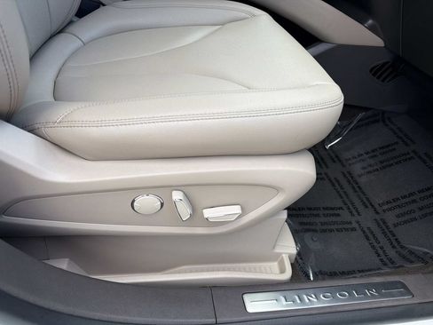 Certified 2023 Lincoln Nautilus FWD w/ Premium Package image 12