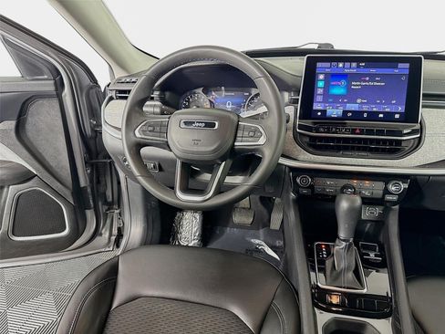 Used 2022 Jeep Compass Latitude FWD image 22