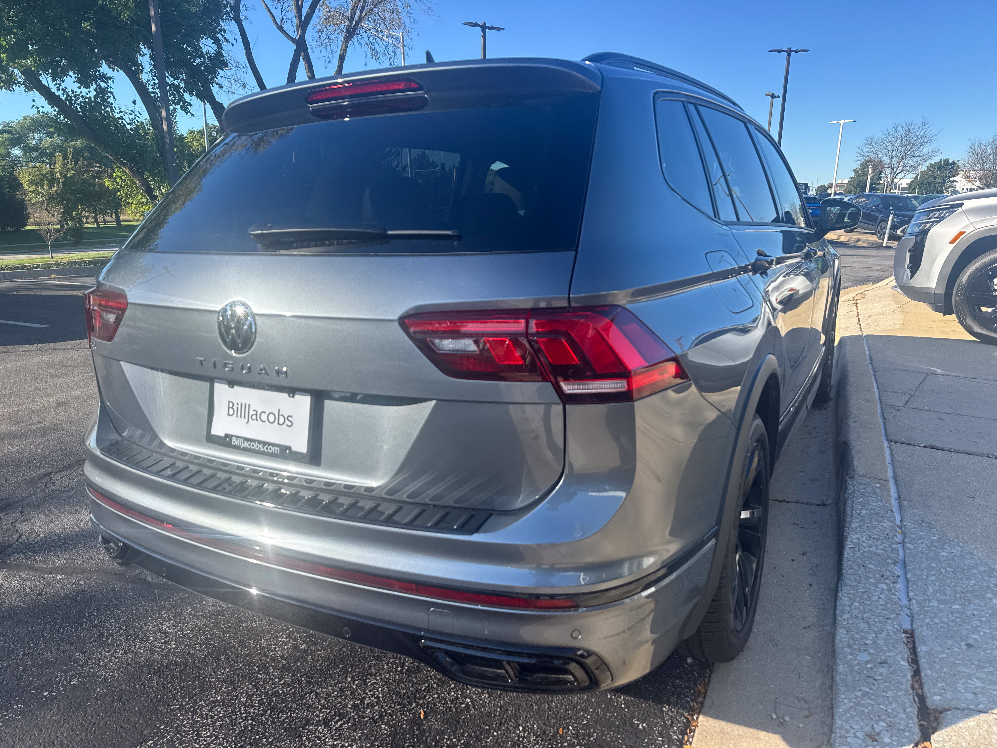 Certified 2023 Volkswagen Tiguan SE R-Line FWD image 5