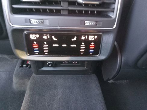 Used 2021 Audi SQ8 Premium Plus image 22