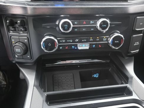 New 2026 Ford F250 Lariat w/ Black Appearance Package AWD/4WD image 9