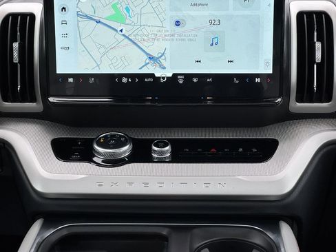 New 2025 Ford Expedition Active image 9