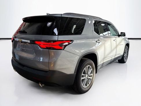 Used 2023 Chevrolet Traverse LT image 6