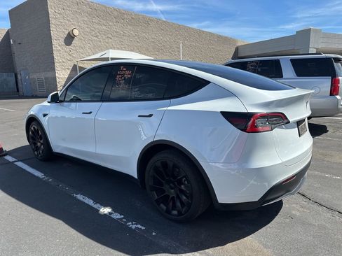 Used 2021 Tesla Model Y Long Range image 4