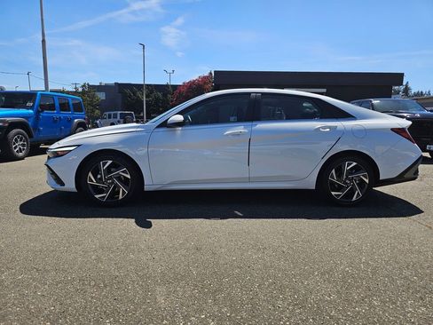 Used 2024 Hyundai Elantra SEL w/ Convenience Package FWD image 4