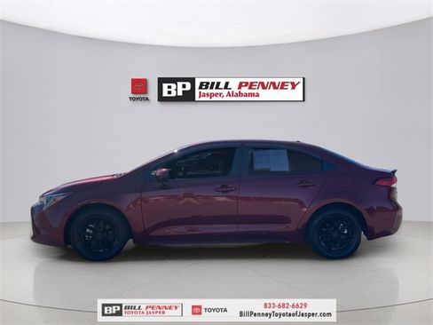 Used 2022 Toyota Corolla LE image 2