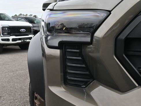 Used 2025 Toyota Tacoma Trailhunter Hybrid image 27