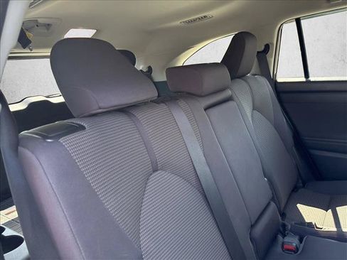Used 2021 Toyota Highlander L FWD image 22