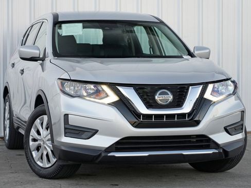 Used 2020 Nissan Rogue S image 2