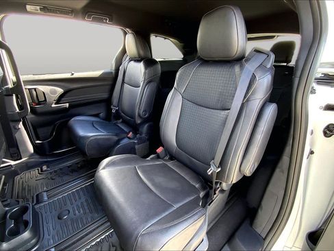 Certified 2026 Toyota Sienna XLE Woodland Edition AWD/4WD image 20