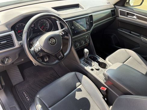 Used 2018 Volkswagen Atlas SE w/ R-Line Package AWD/4WD image 4