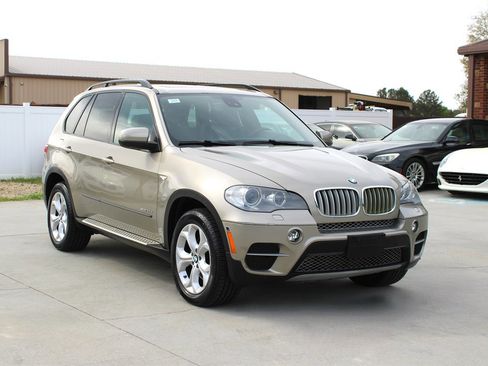 Used 2012 BMW X5 xDrive35d image 9