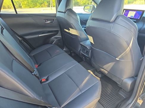 Used 2024 Toyota Venza Limited image 11