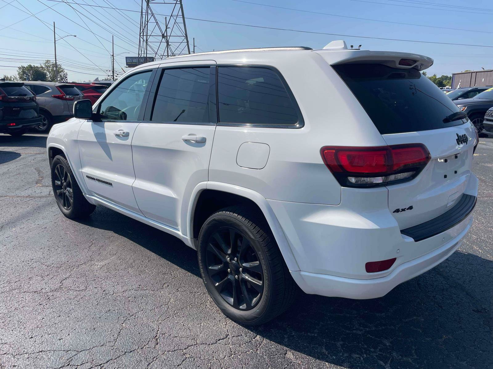 Used 2017 Jeep Grand Cherokee Altitude AWD/4WD image 5