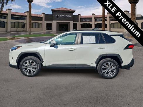 Used 2022 Toyota RAV4 XLE Premium image 5